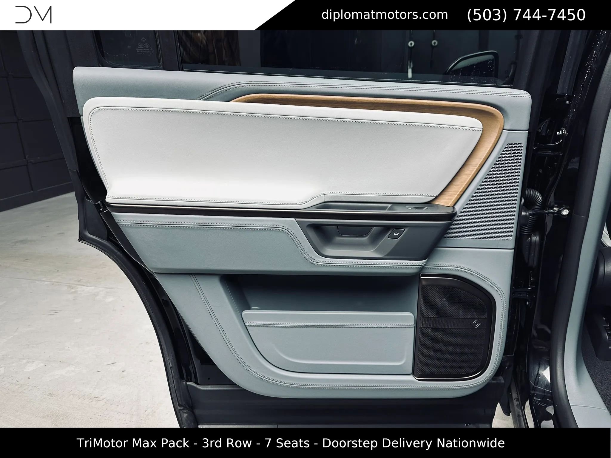Used 2025 Rivian R1S Premium image 31