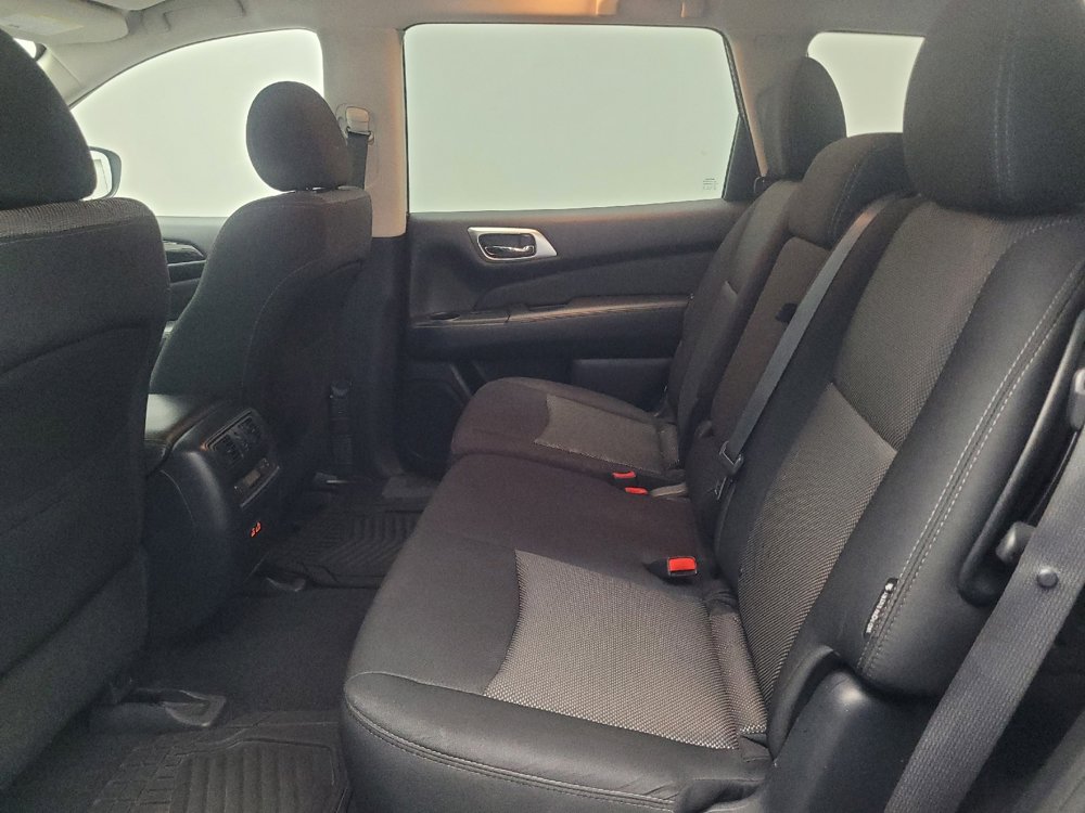 Used 2020 Nissan Pathfinder S FWD image 18