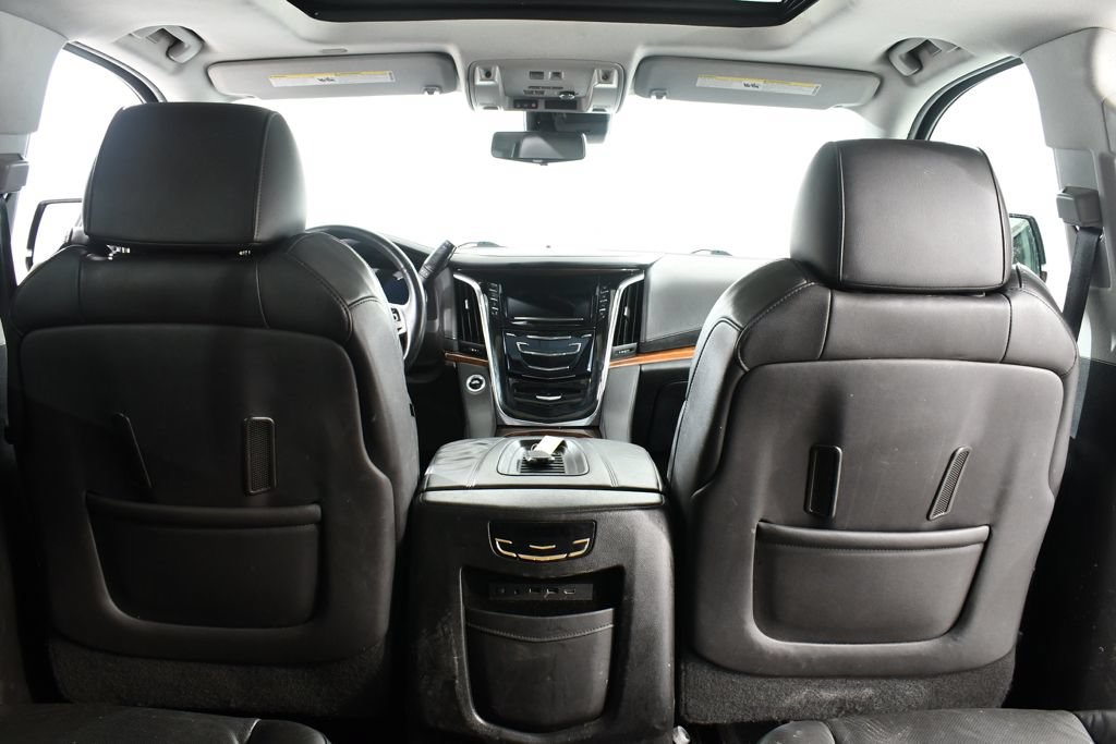 Used 2018 Cadillac Escalade Luxury AWD/4WD image 17
