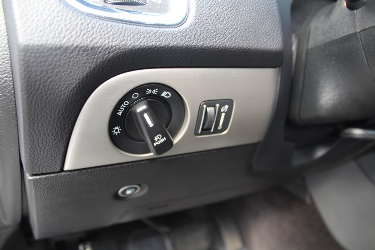 Used 2018 Dodge Durango SXT w/ 3rd Row Seating Group AWD/4WD image 26