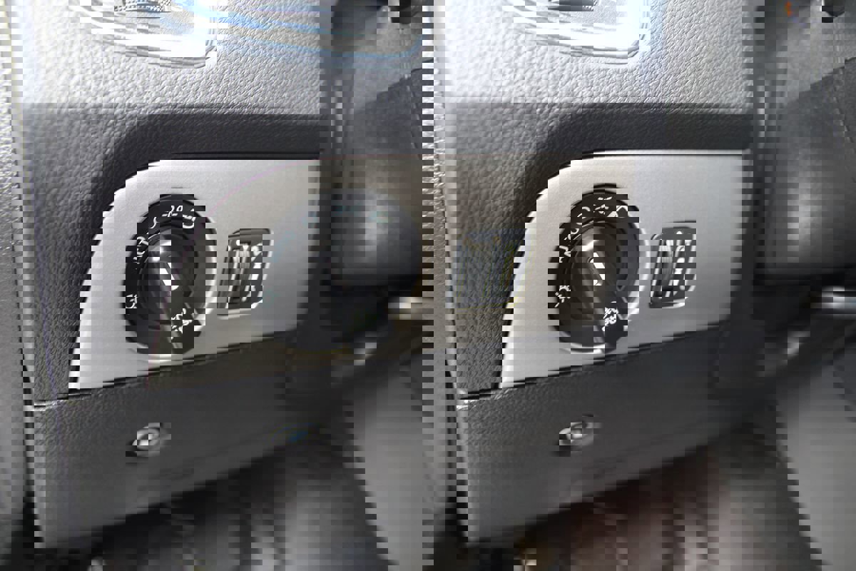 Used 2018 Dodge Durango SXT w/ 3rd Row Seating Group AWD/4WD image 26