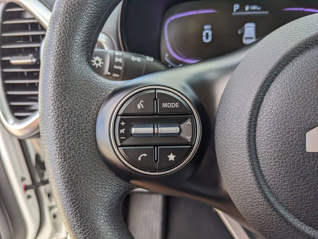 Certified 2025 Kia Soul LX image 32