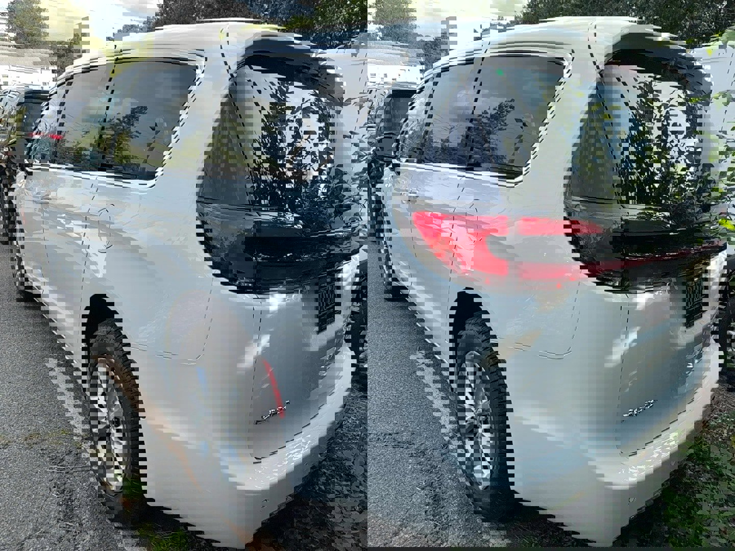 New 2026 Chrysler Pacifica Select image 4