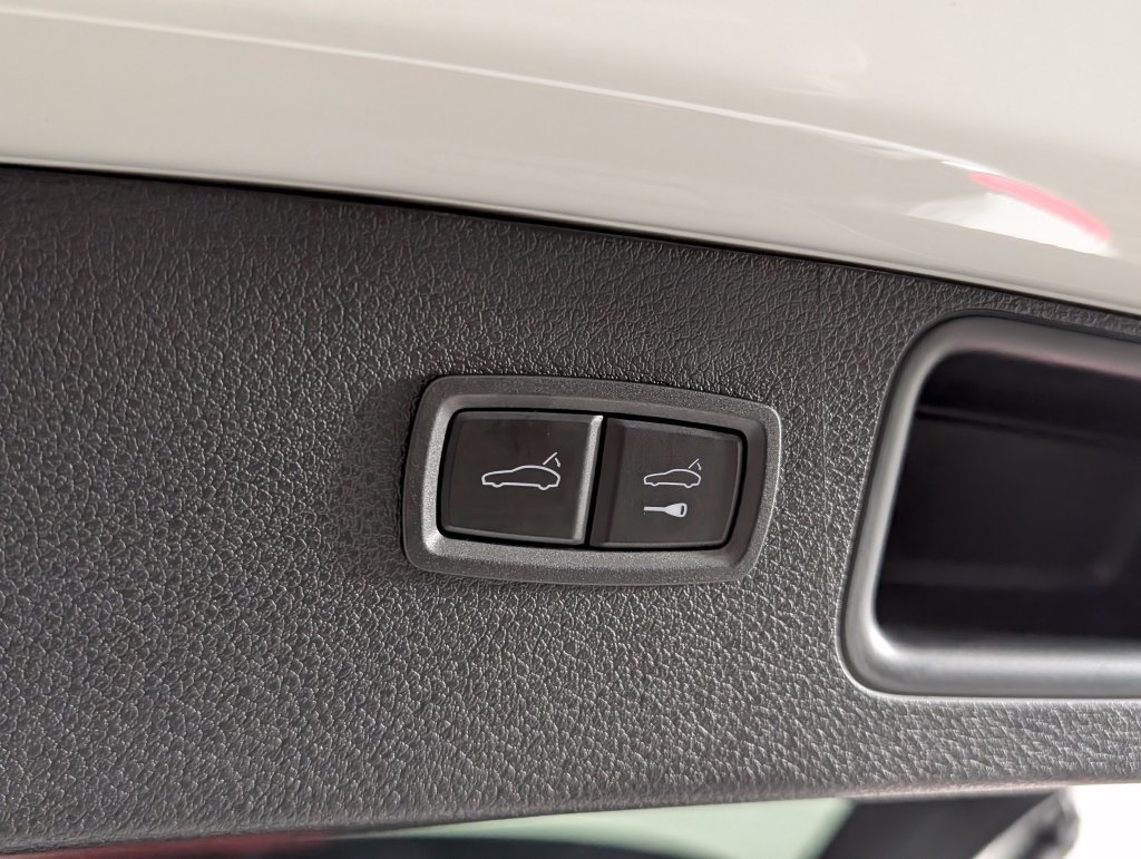 Certified 2023 Porsche Macan S AWD/4WD image 17