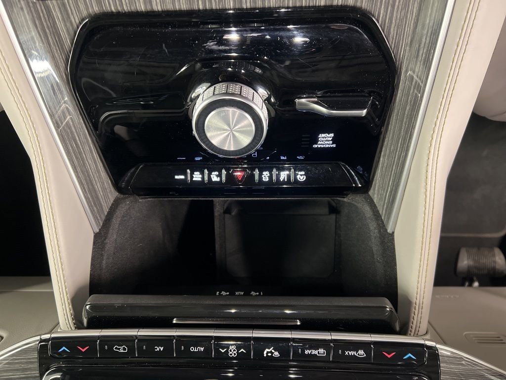 Used 2022 Jeep Wagoneer Series II w/ Flexible Seating Group image 14