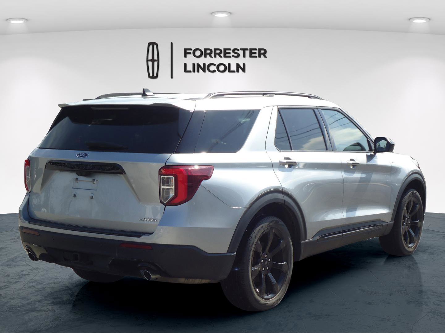 Used 2022 Ford Explorer ST-Line w/ Class IV Trailer Tow Package image 3