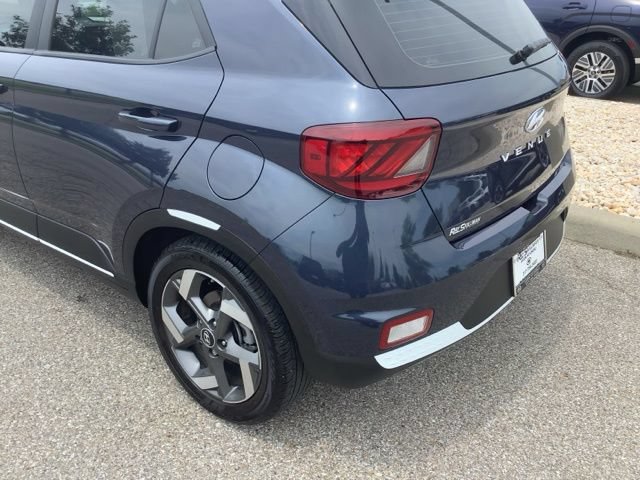 Certified 2025 Hyundai Venue Limited FWD image 31