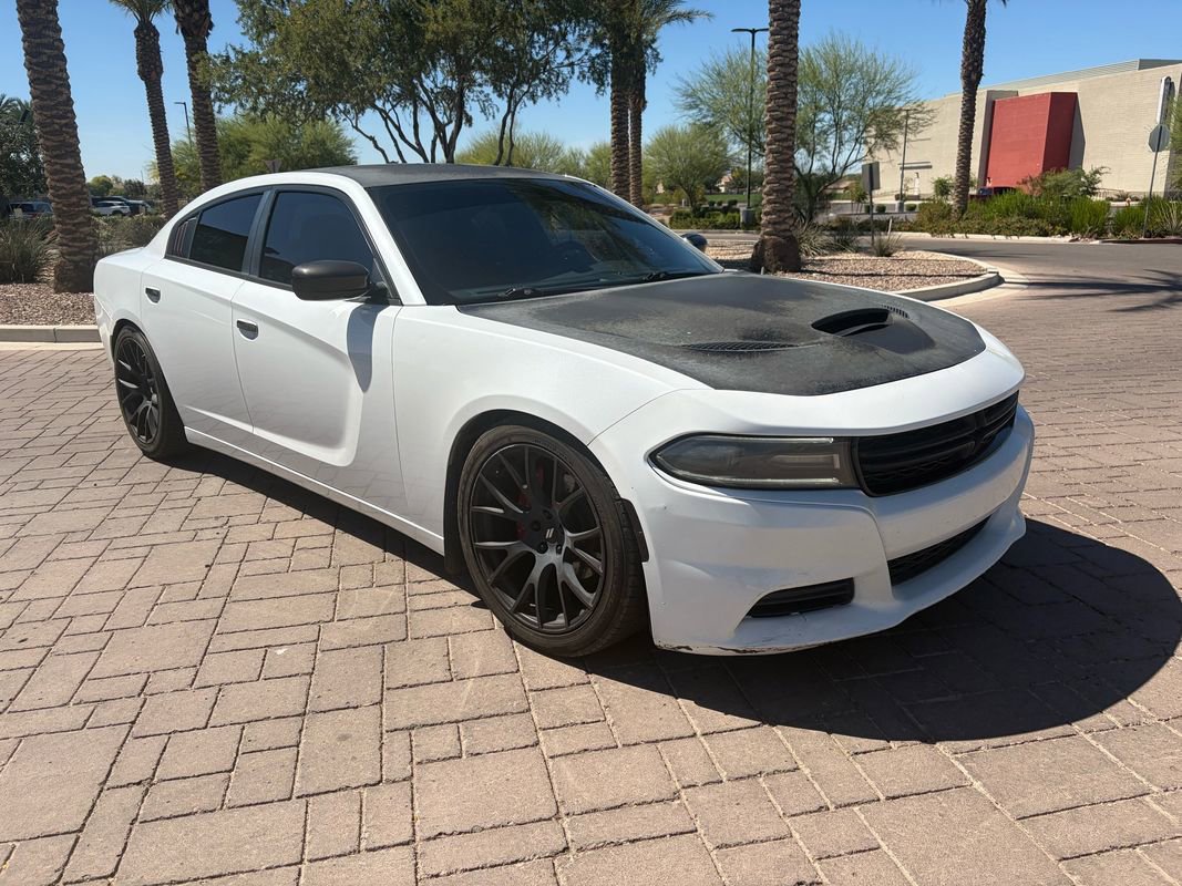 Used 2015 Dodge Charger SE image 1