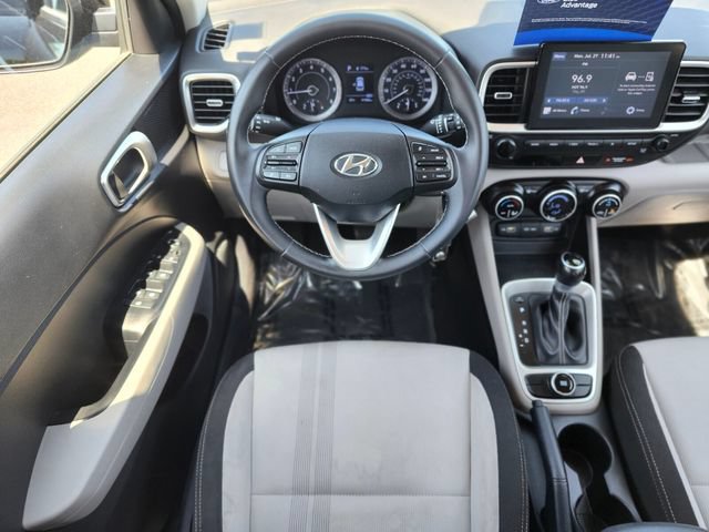 Used 2022 Hyundai Venue SEL FWD image 13