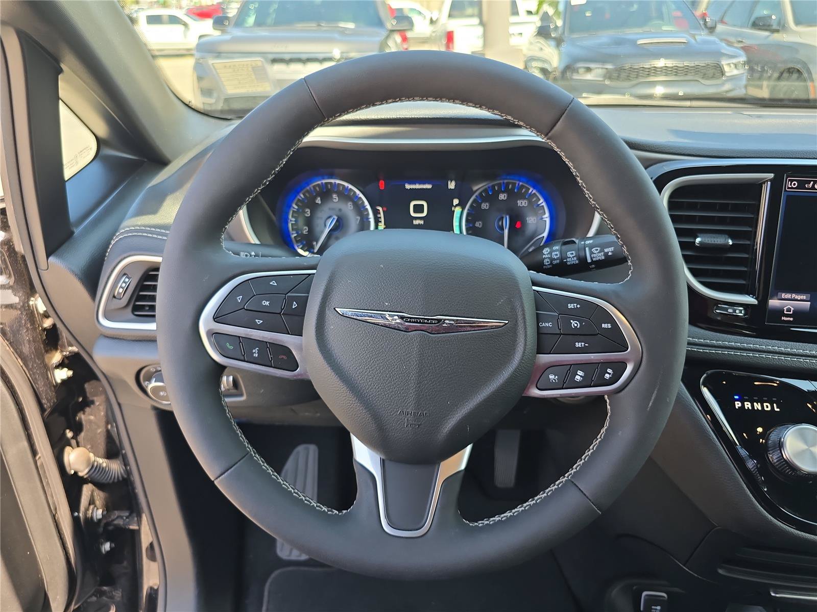 Used 2025 Chrysler Pacifica Select AWD/4WD image 28