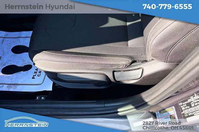 Used 2021 Hyundai Elantra SE FWD image 9