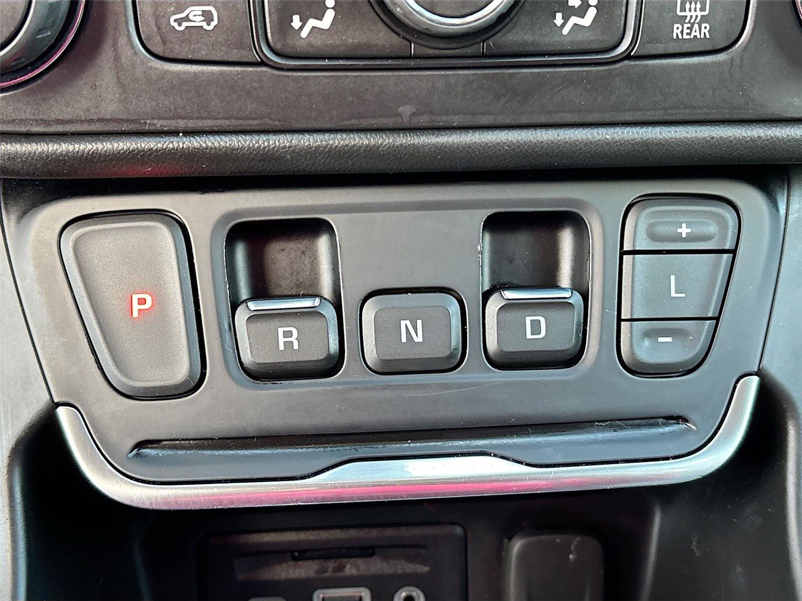 Used 2018 GMC Terrain Denali w/ Advanced Safety Package AWD/4WD image 17