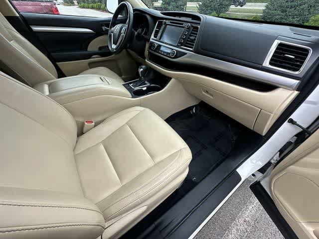 Used 2016 Toyota Highlander XLE AWD/4WD image 20