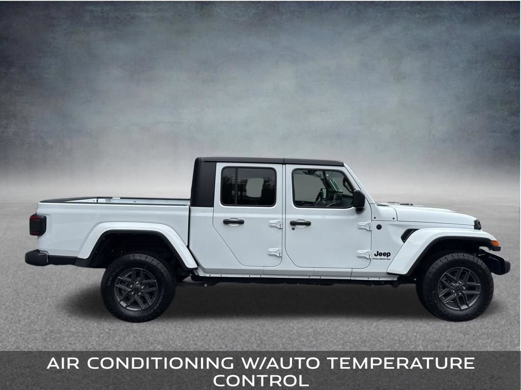 Used 2024 Jeep Gladiator Sport AWD/4WD image 7