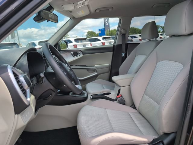Used 2025 Kia Soul LX w/ LX Technology Package FWD image 13