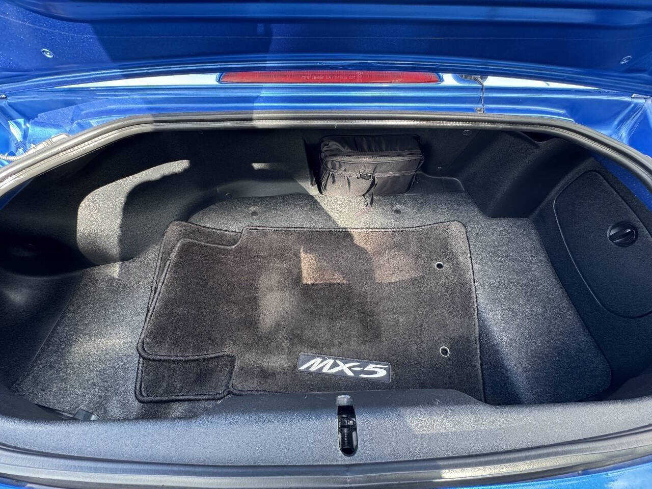 Used 2006 MAZDA MX-5 Miata Sport w/ Appearance Pkg RWD image 32