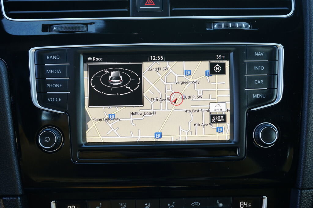 Used 2016 Volkswagen Golf R 4-Door image 23