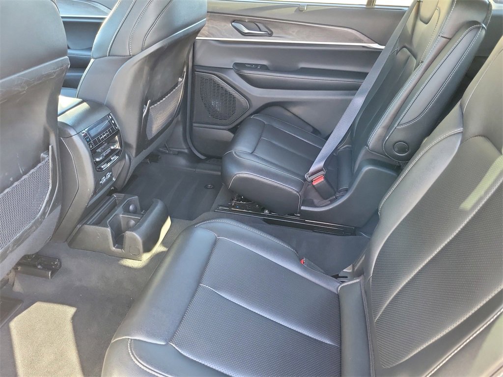 Used 2024 Jeep Grand Cherokee L Limited w/ Luxury Tech Group II image 23