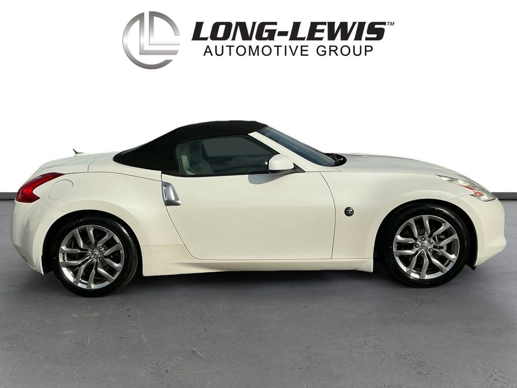 Used 2010 Nissan 370Z Touring image 8
