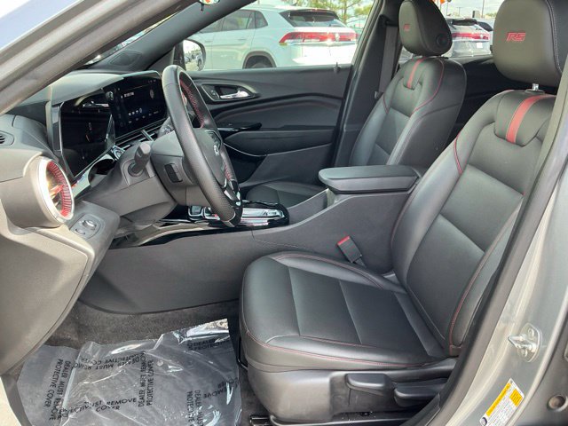 Used 2025 Chevrolet Trax RS w/ Driver Confidence Package FWD image 14