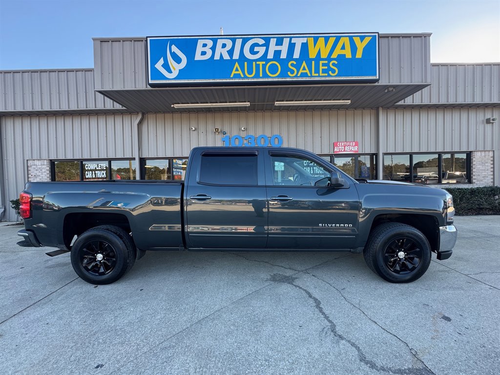 Used 2018 Chevrolet Silverado 1500 LT w/ LT Convenience Package image 3