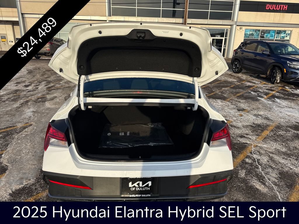 Used 2025 Hyundai Elantra SEL image 22