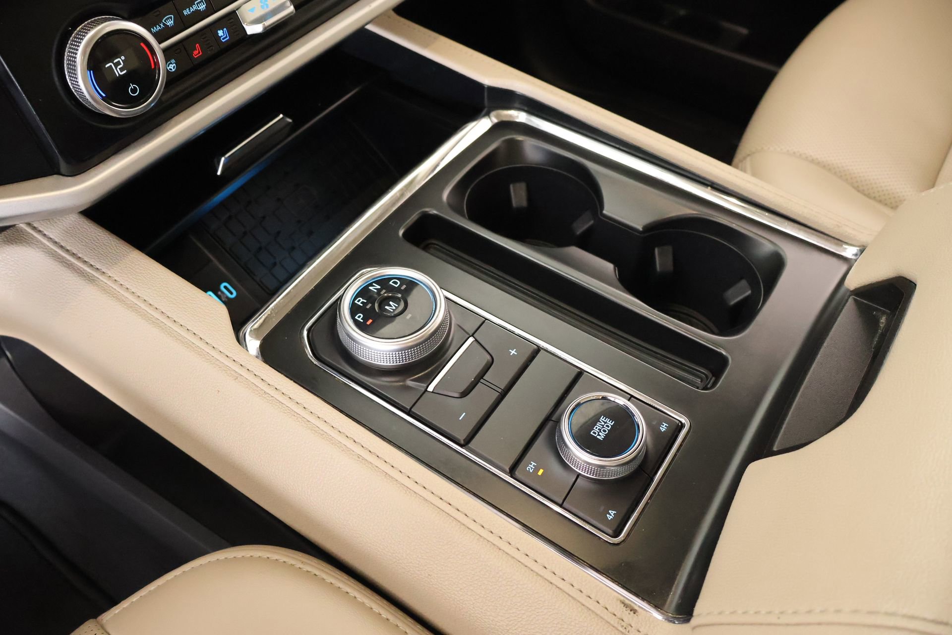 Used 2024 Ford Expedition Max XLT image 9