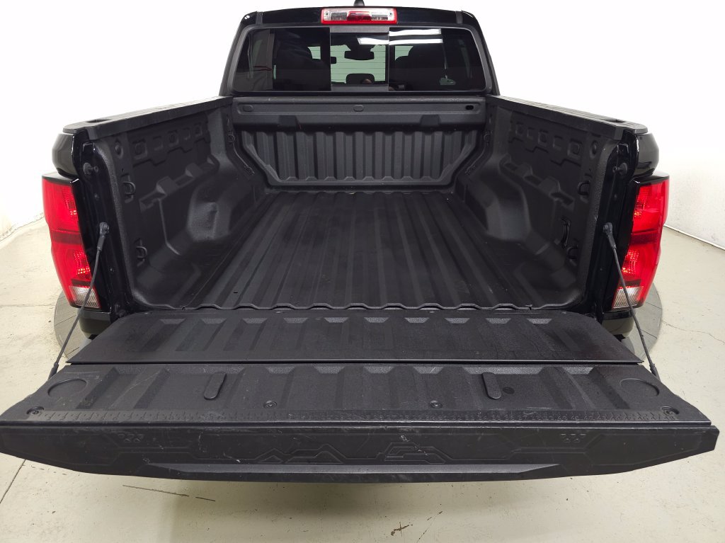 Used 2024 Chevrolet Colorado Z71 w/ Z71 Convenience Package 2 AWD/4WD image 5