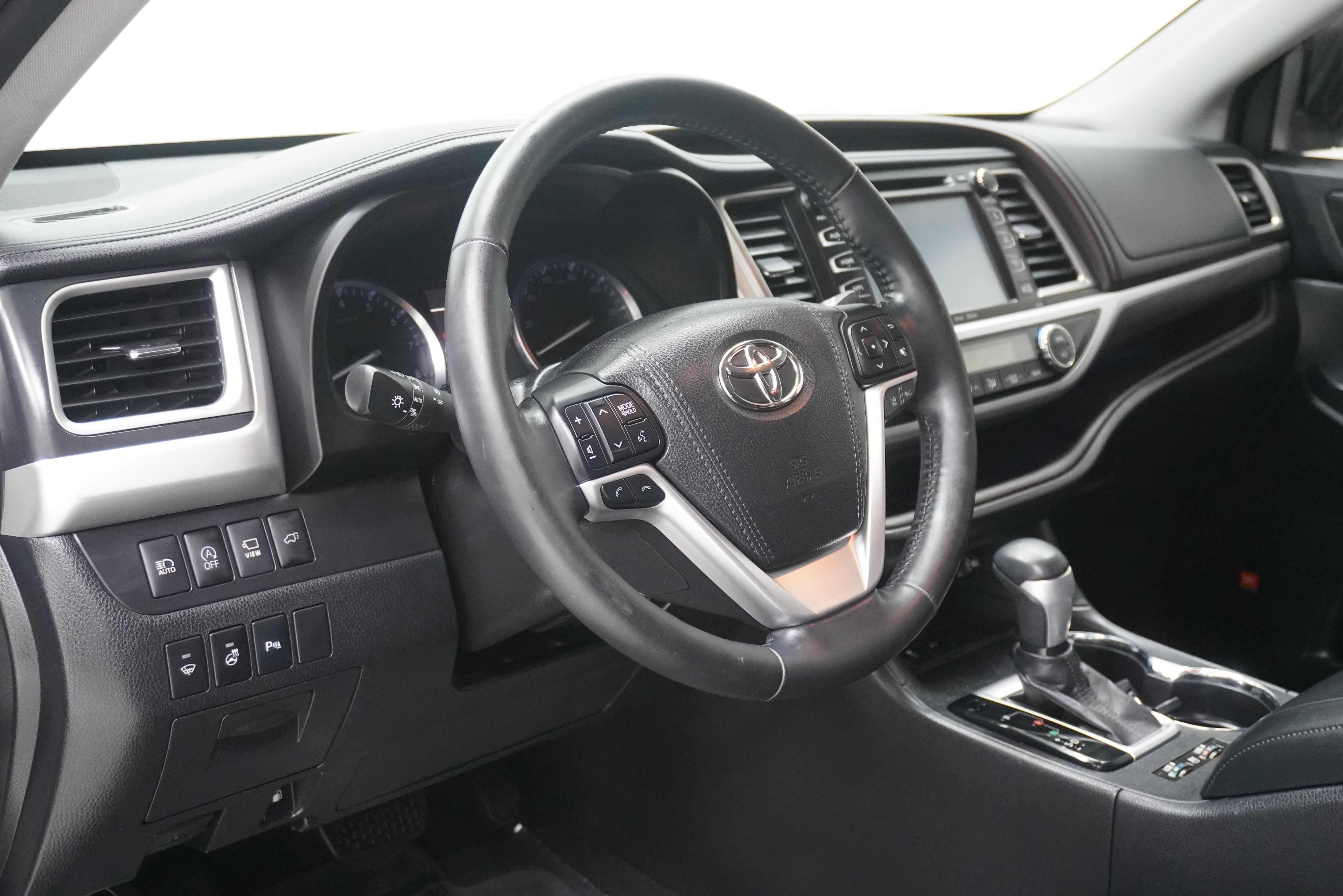 Used 2017 Toyota Highlander Limited Platinum FWD image 10
