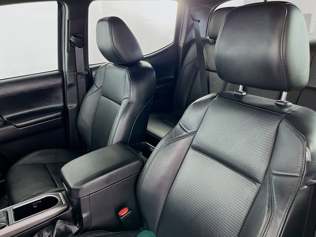 Used 2022 Toyota Tacoma Limited image 27