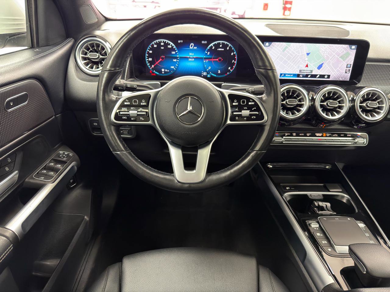 Used 2022 Mercedes-Benz GLB 250 4MATIC w/ Premium Package Lite image 26