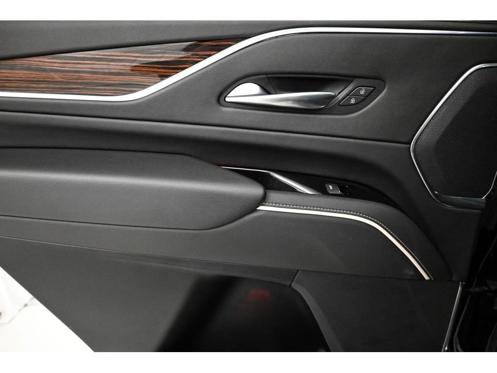 Used 2021 Cadillac Escalade Premium Luxury AWD/4WD image 28