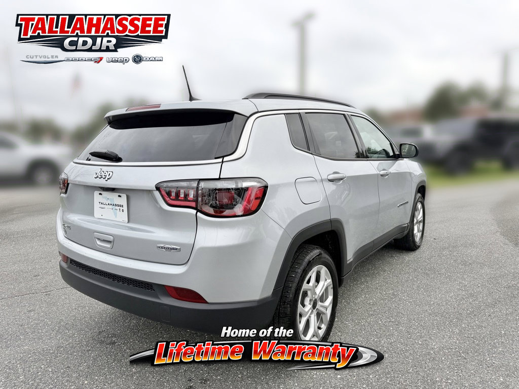 Used 2025 Jeep Compass Latitude AWD/4WD image 3