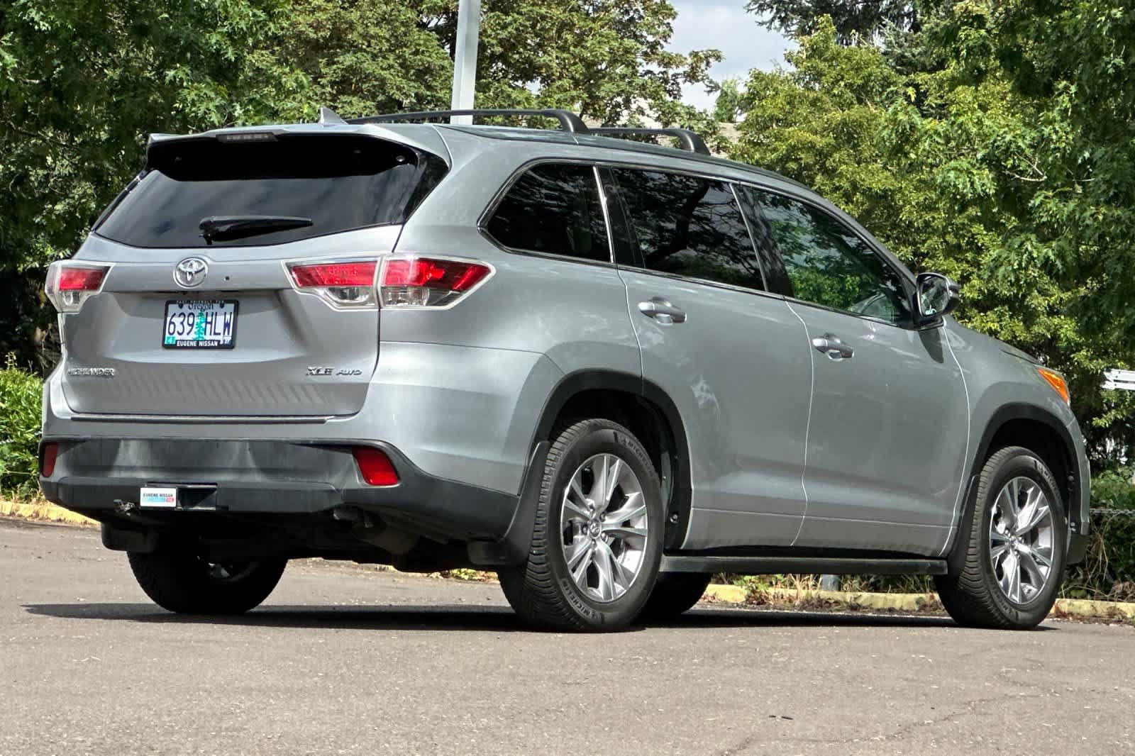 Used 2015 Toyota Highlander XLE AWD/4WD image 2