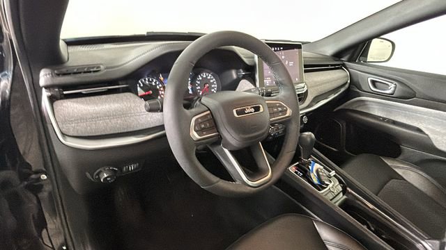 Used 2024 Jeep Compass Latitude w/ Sun and Sound Group AWD/4WD image 14