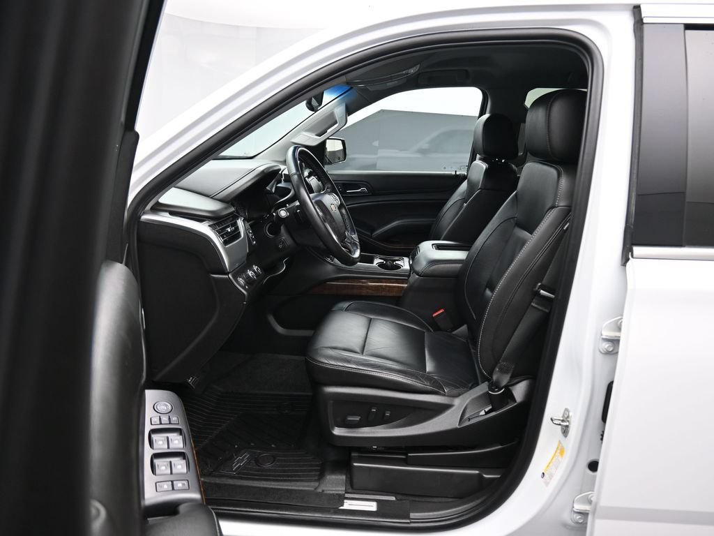 Used 2019 Chevrolet Tahoe LT w/ Luxury Package AWD/4WD image 12
