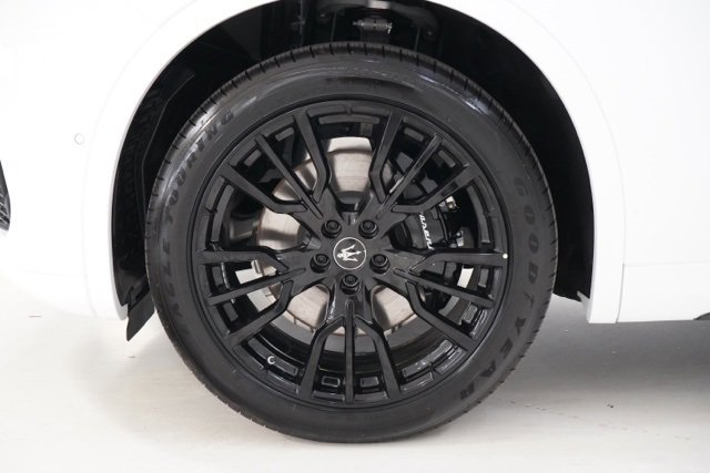 New 2025 Maserati Grecale Modena image 9