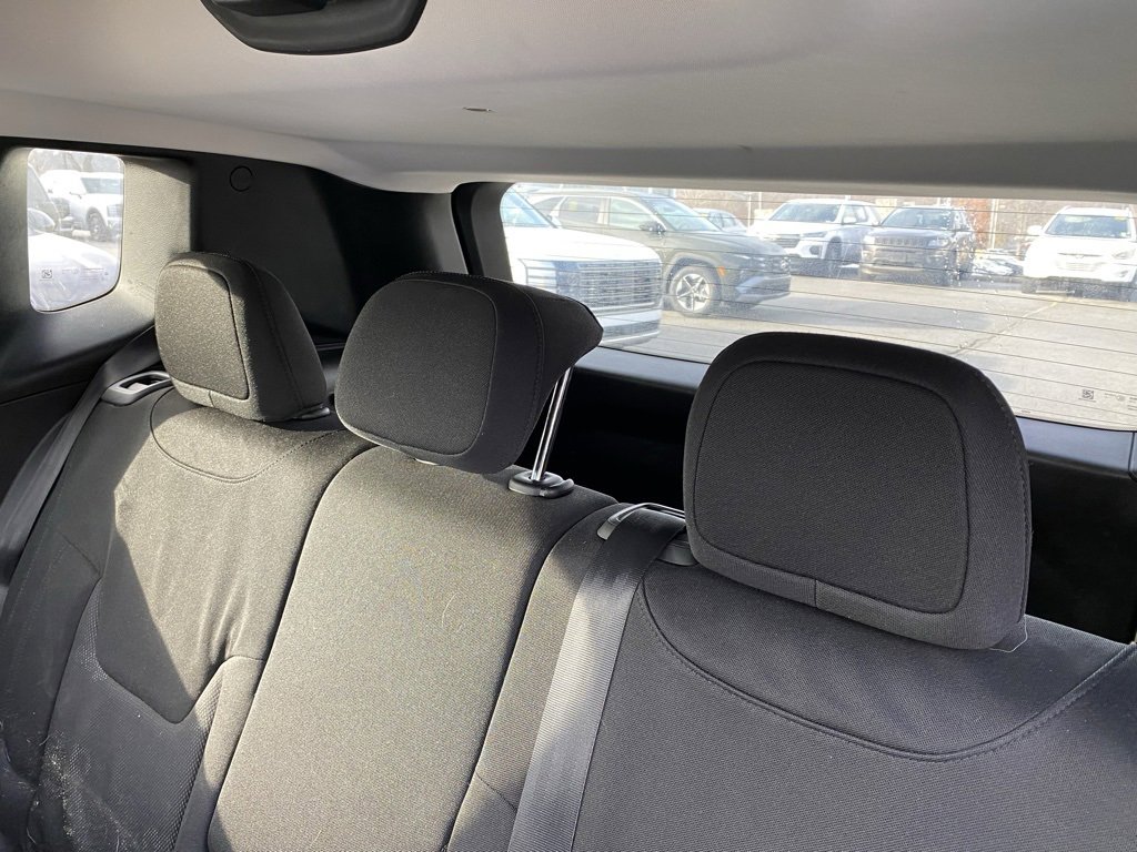 Used 2016 Jeep Renegade Latitude w/ Popular Equipment Group image 16