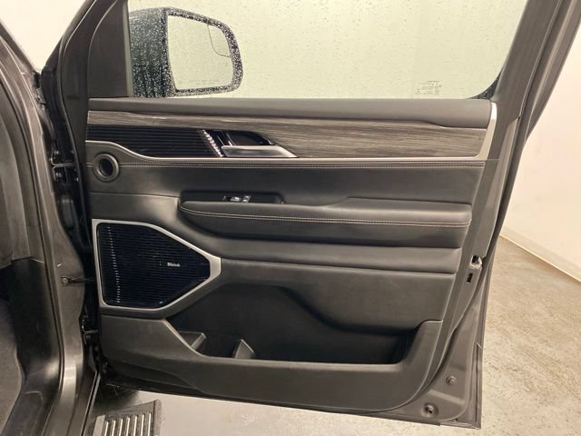 Used 2022 Jeep Wagoneer Series III w/ Premium Group I AWD/4WD image 26