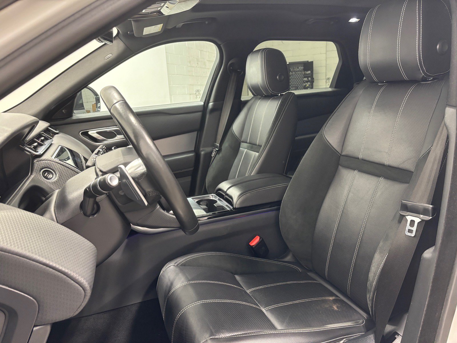 Used 2019 Land Rover Range Rover Velar R-Dynamic SE AWD/4WD image 23