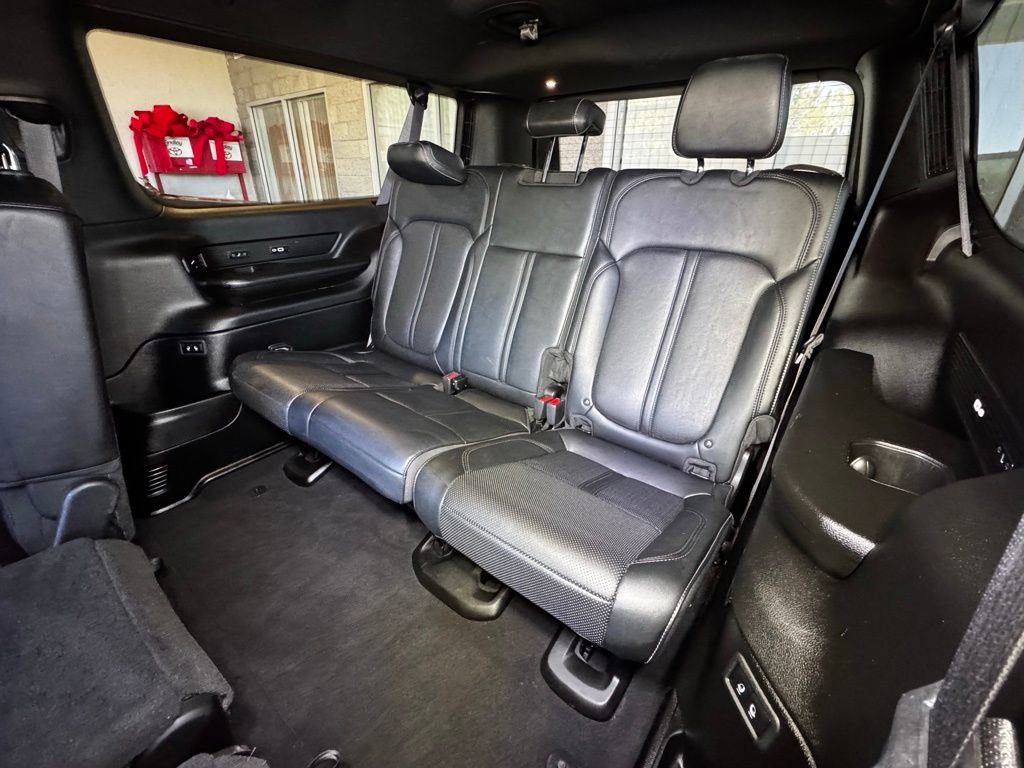 Used 2024 Jeep Wagoneer L Series II w/ Flexible Seating Group AWD/4WD image 43