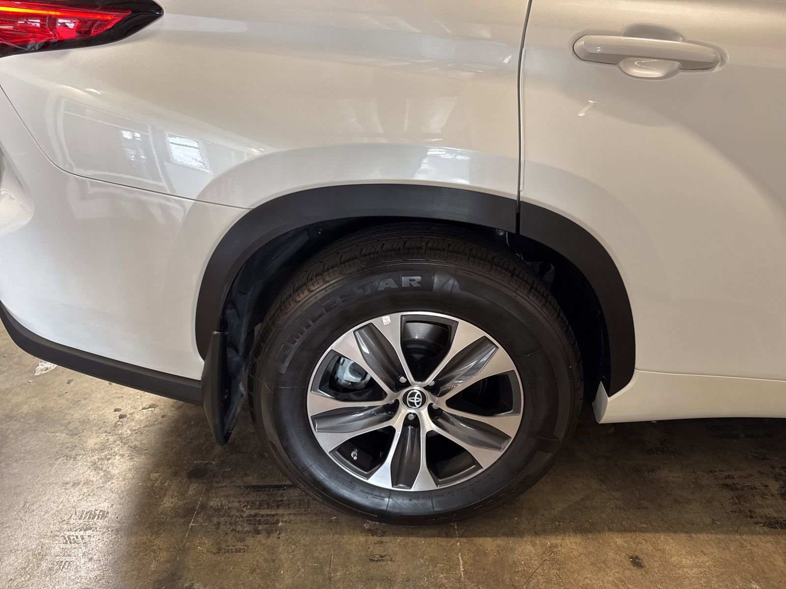 Used 2023 Toyota Highlander XLE image 21