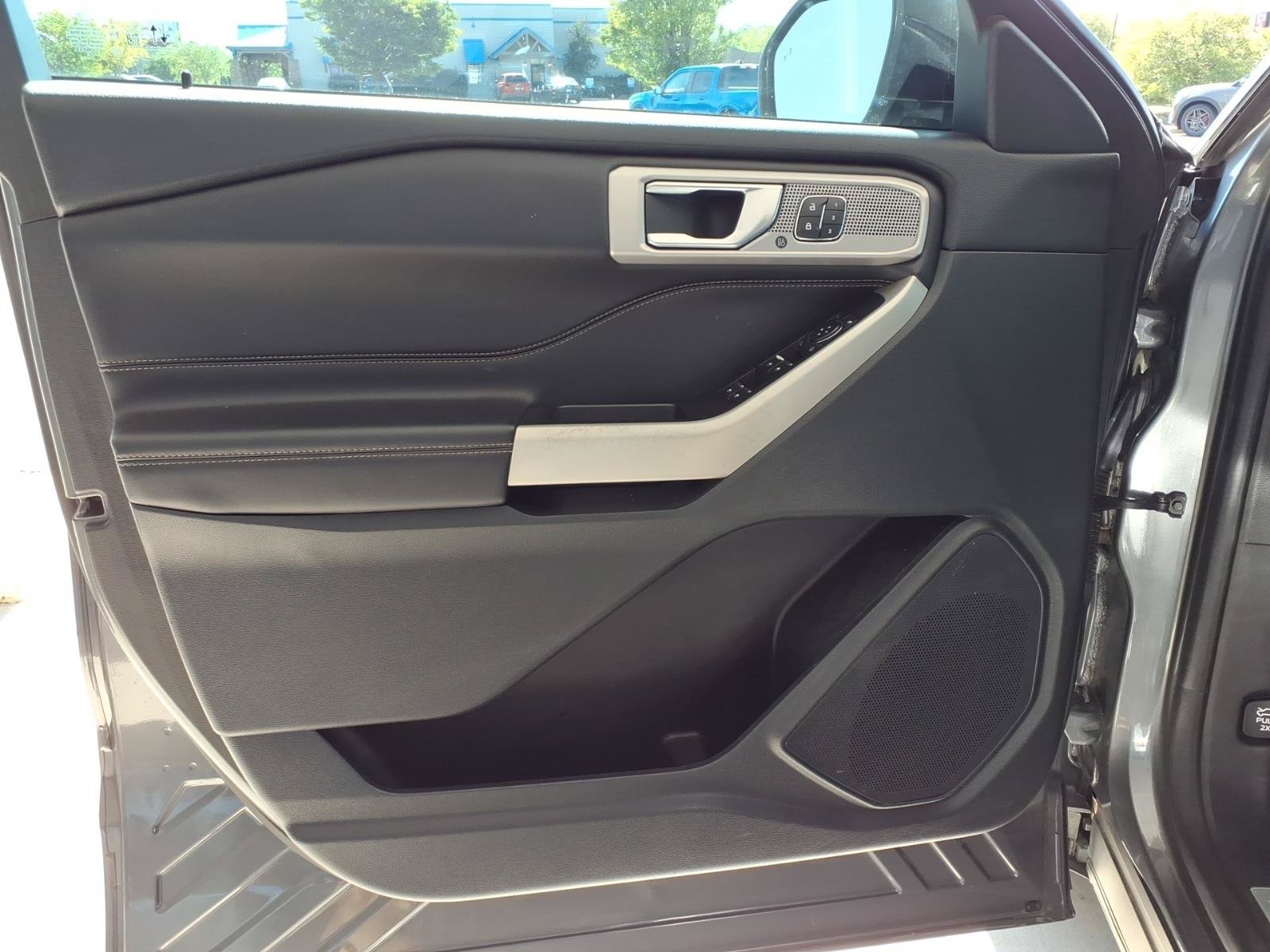 Used 2021 Ford Explorer Limited w/ Equipment Group 301A RWD image 5