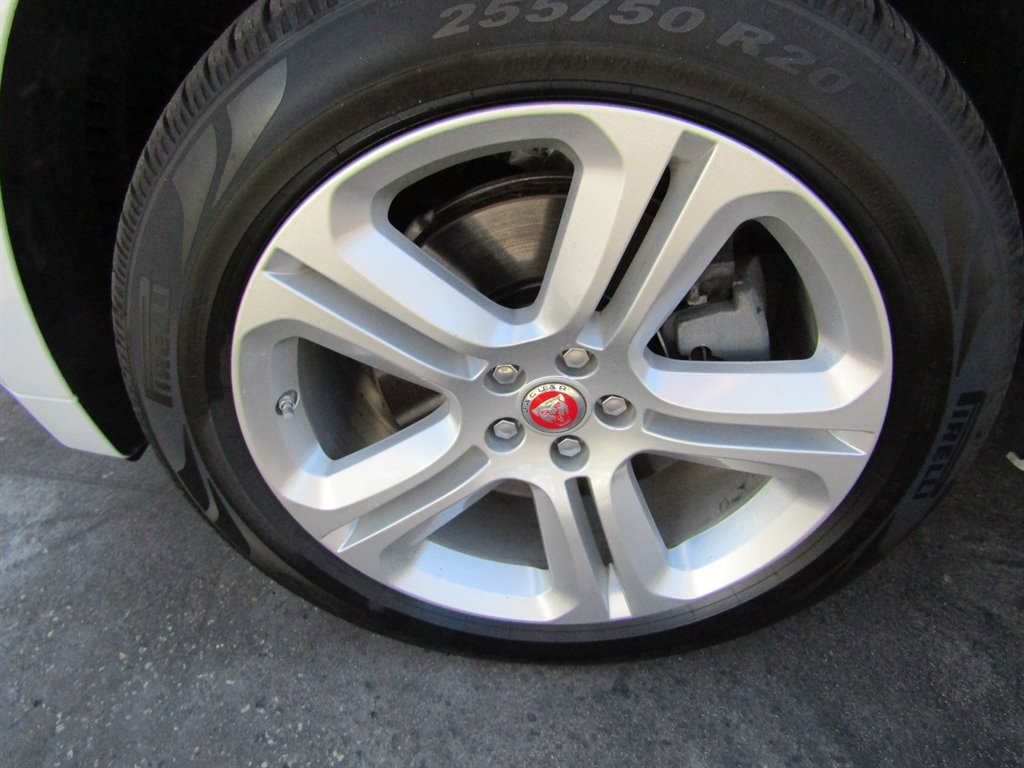 Used 2019 Jaguar F-PACE R-Sport image 14