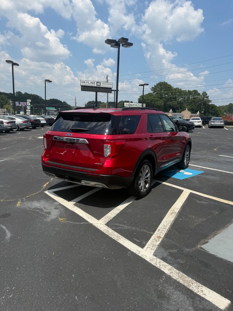 Used 2021 Ford Explorer XLT w/ Equipment Group 202A AWD/4WD image 5