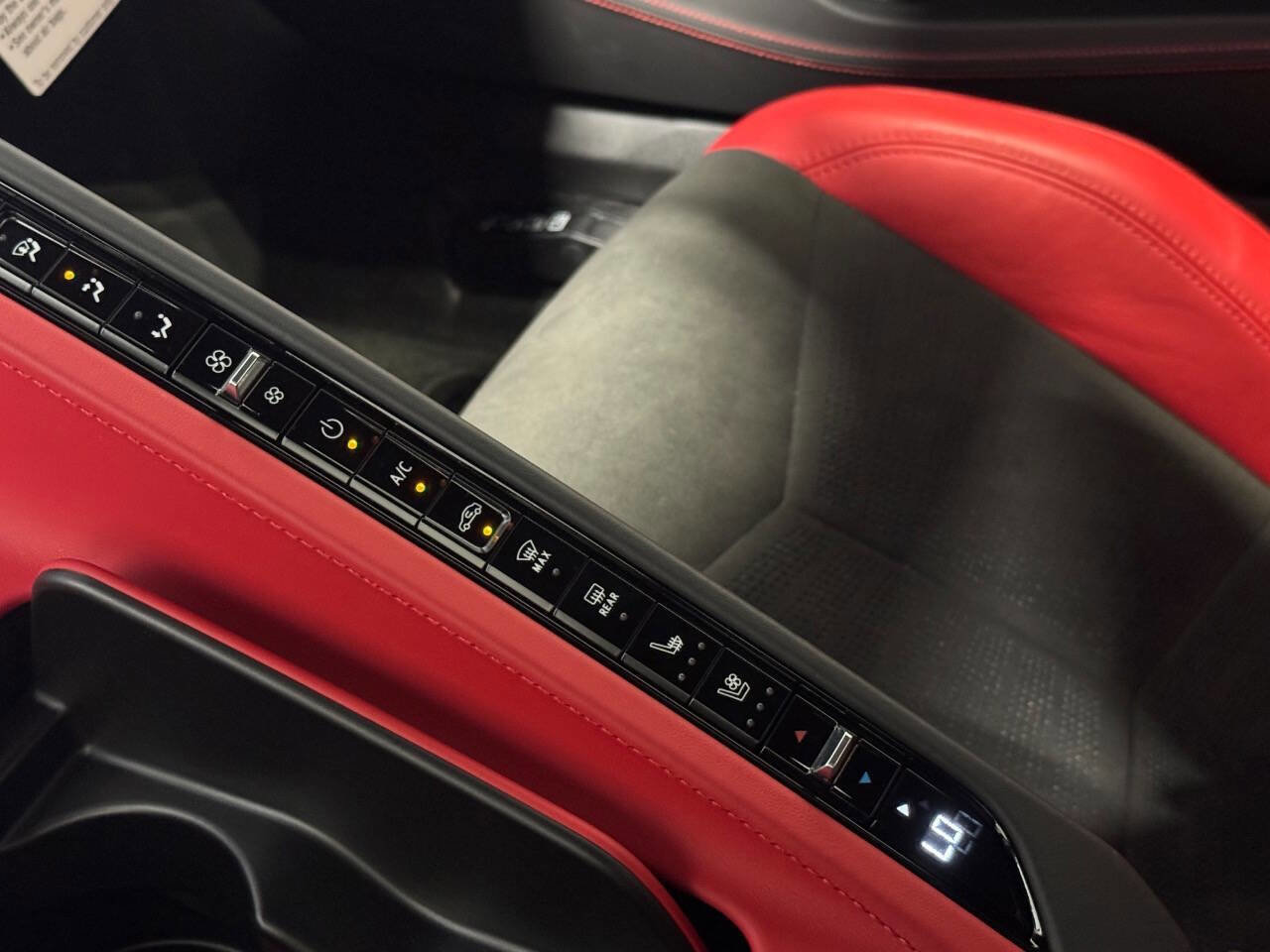 Used 2024 Chevrolet Corvette Stingray Premium Conv w/ Z51 Performance Package image 38