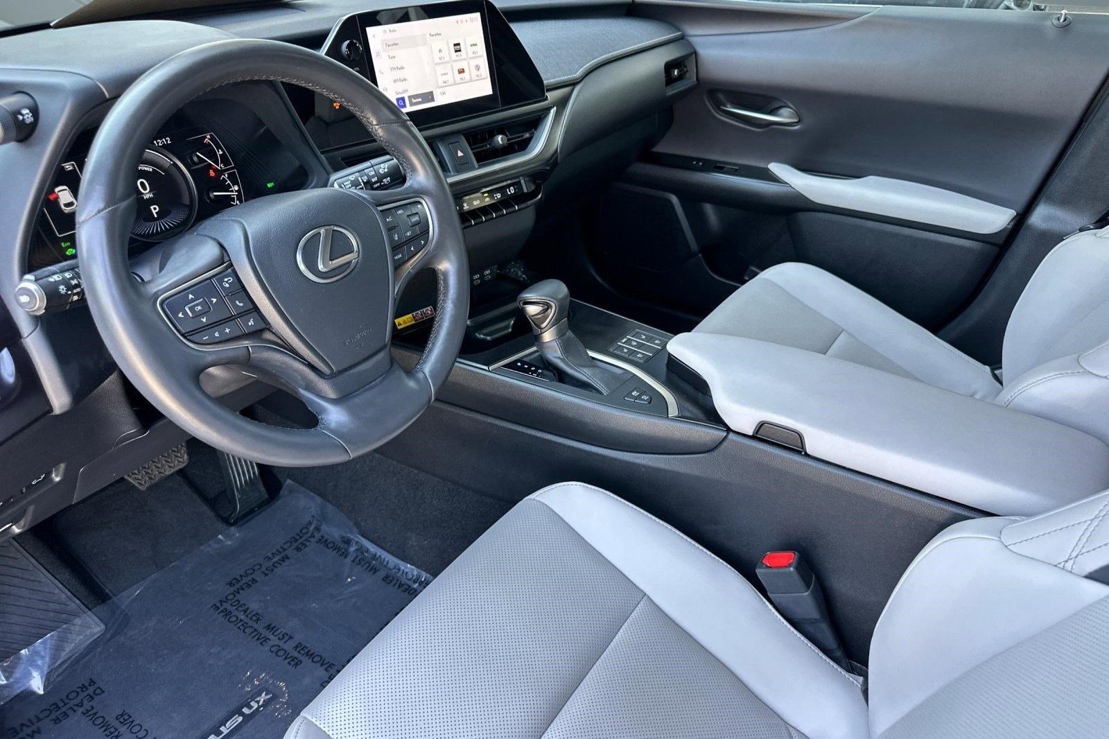 Certified 2023 Lexus UX 250h F Sport w/ Accessory Package (A2) image 4