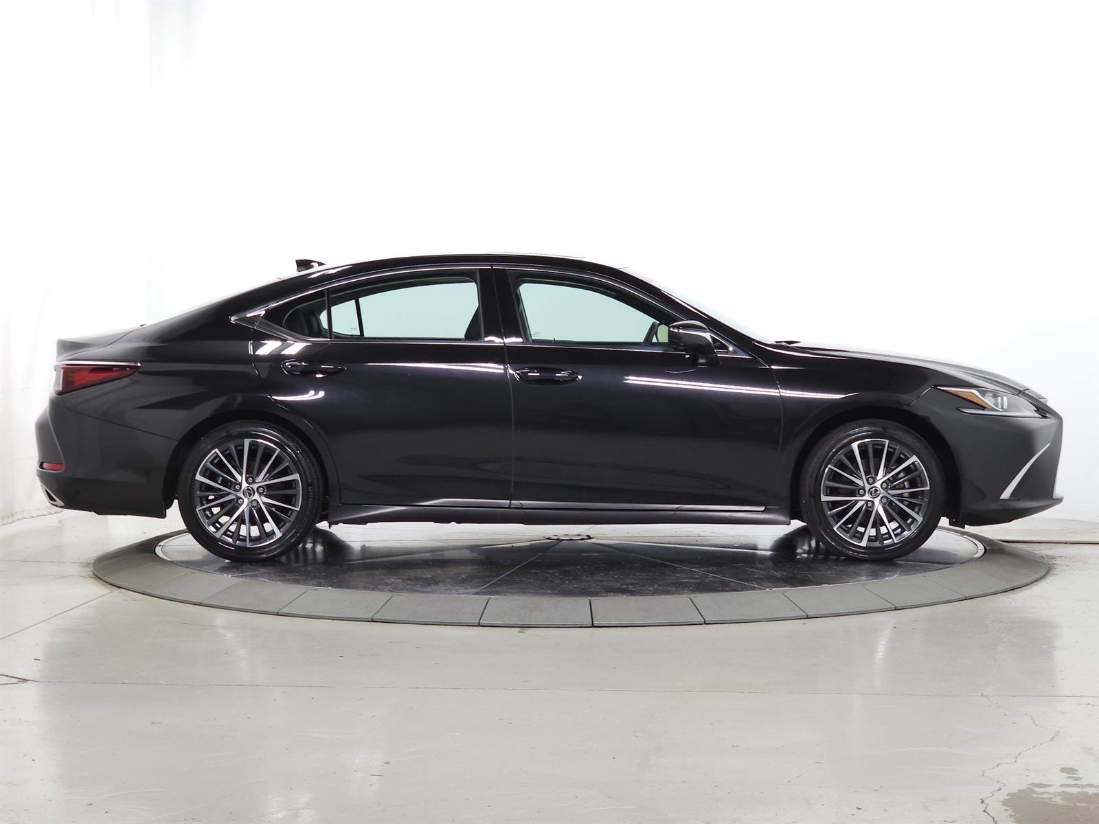 Used 2025 Lexus ES 350 w/ Premium Package FWD image 12