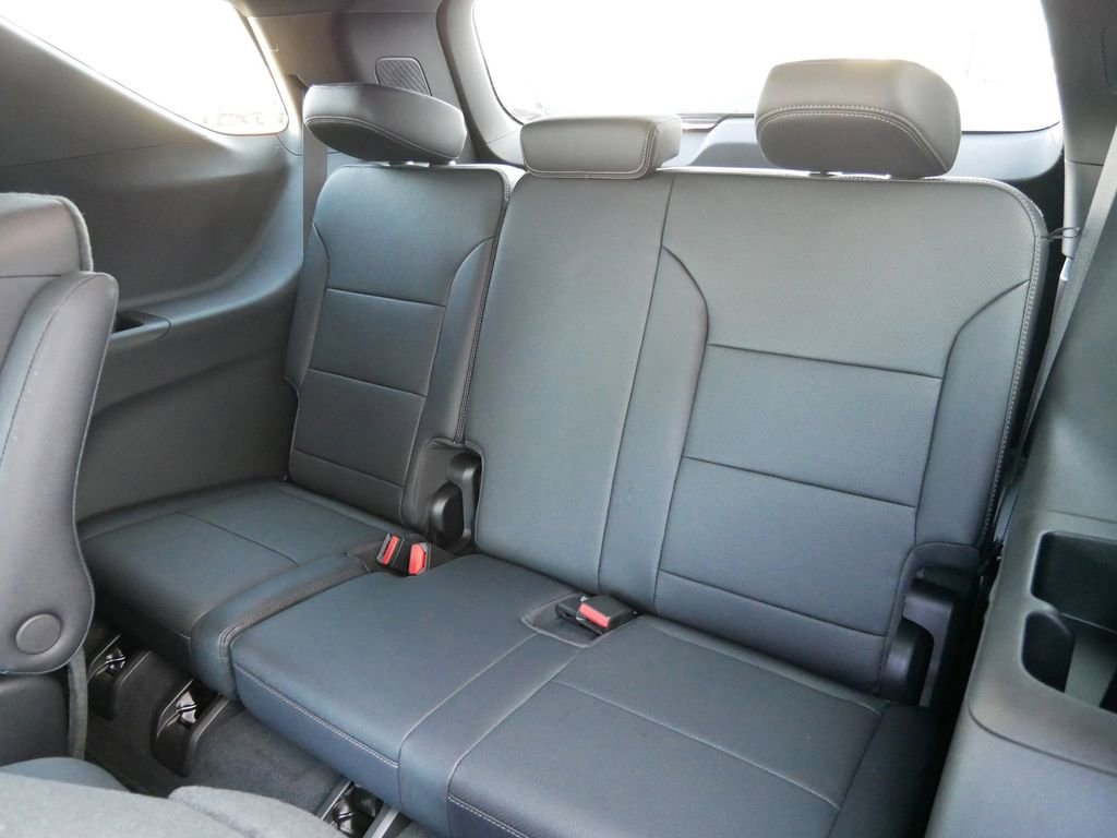 New 2026 Chevrolet Traverse High Country w/ LPO, Floor Liner Package AWD/4WD image 18