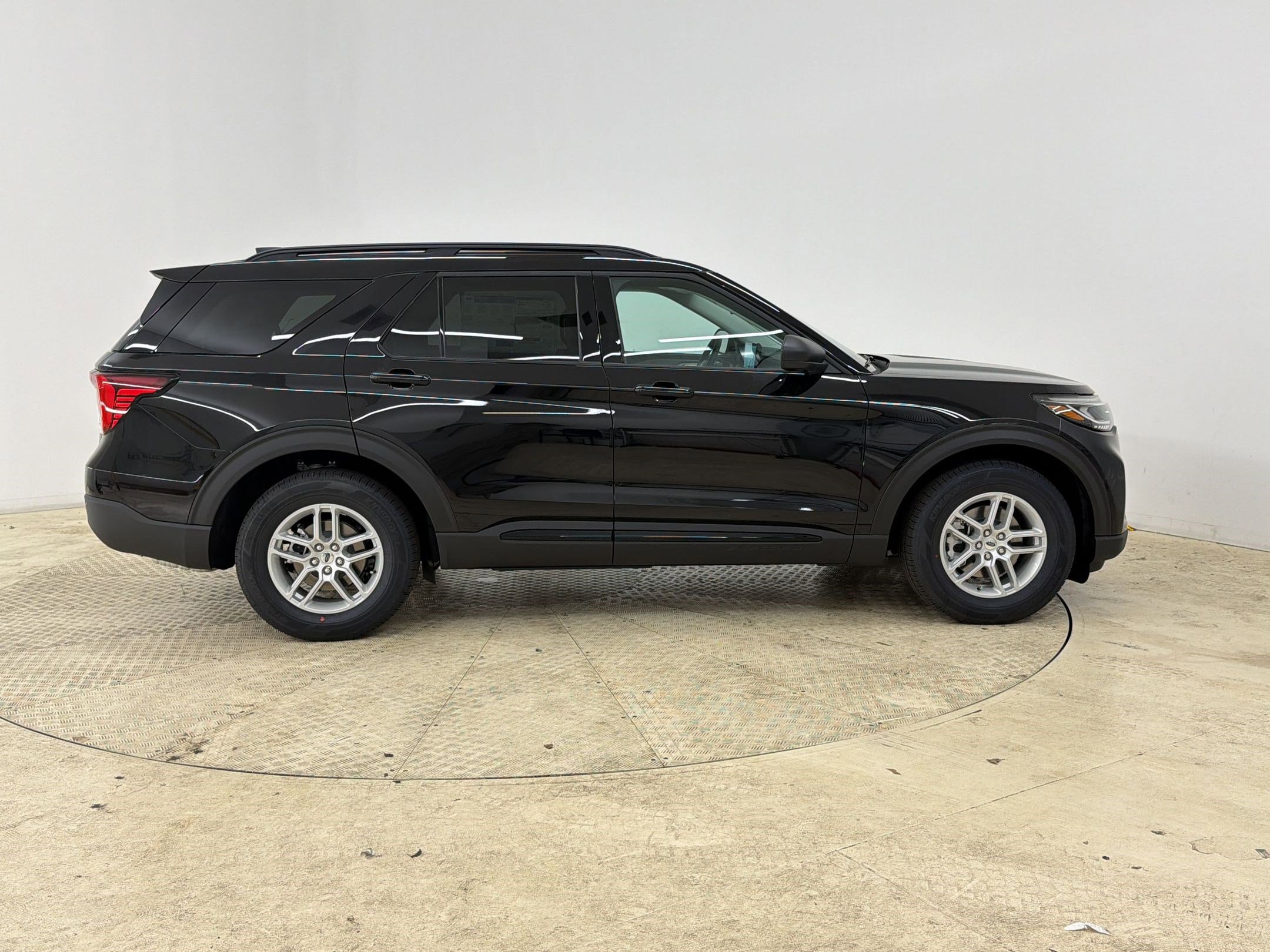 New 2026 Ford Explorer Active image 8